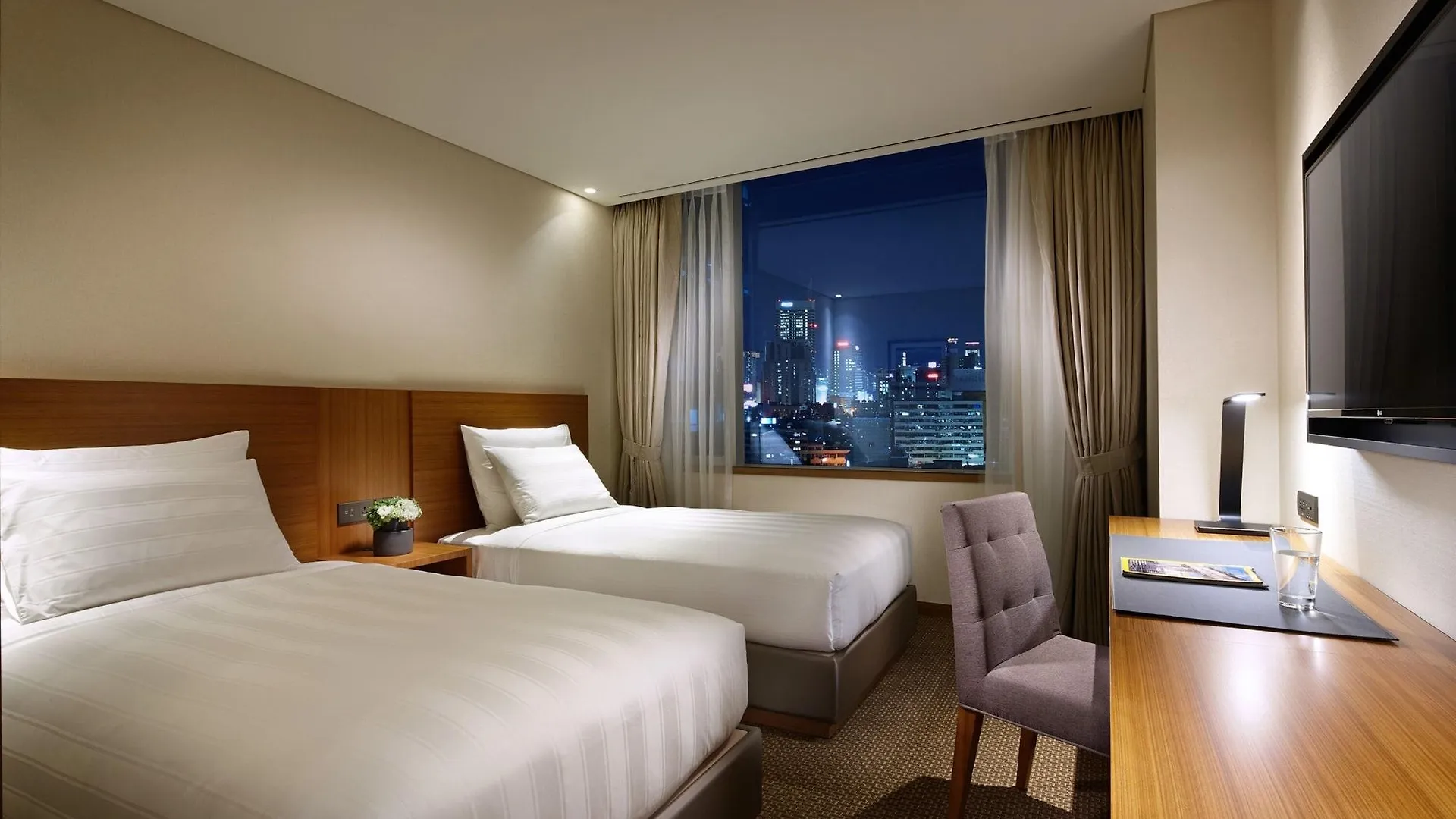 Lotte City Hotel Myeongdong Seoel