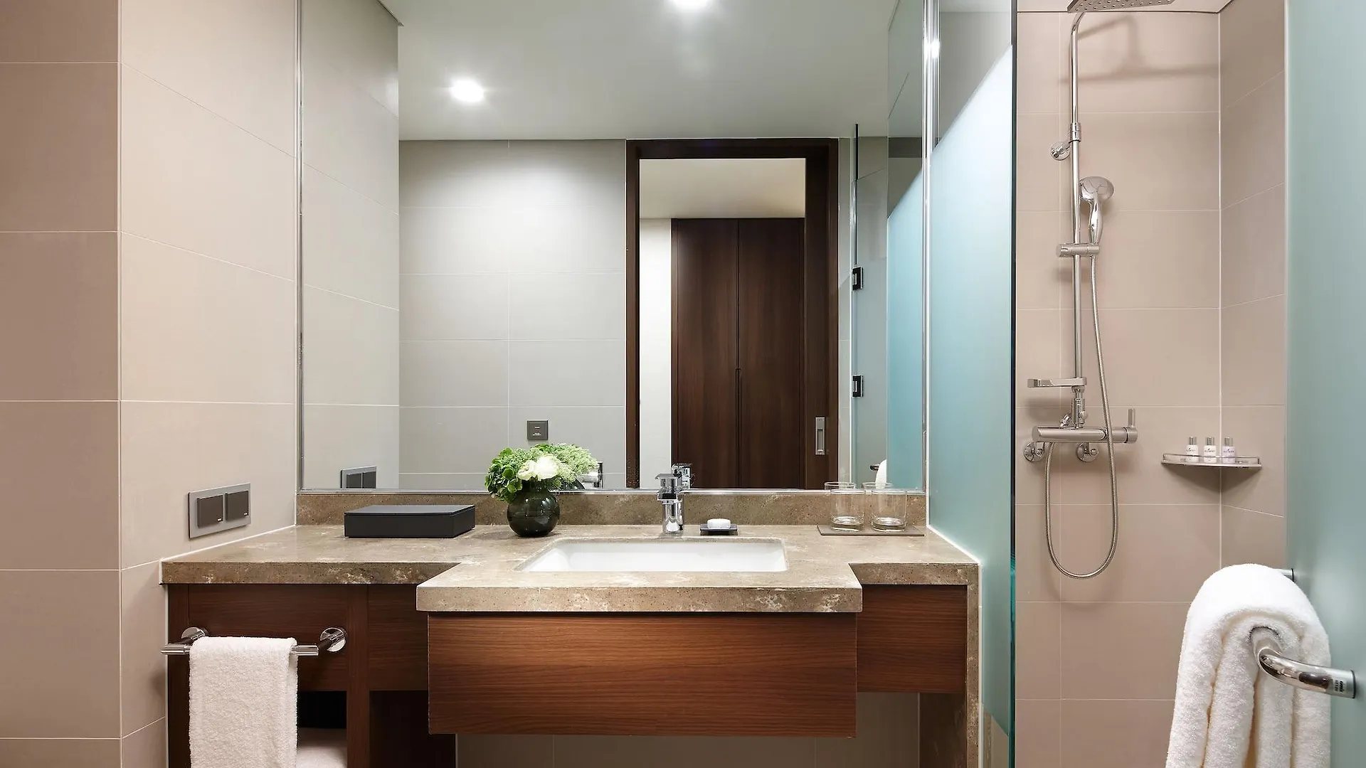 Lotte City Hotel Myeongdong Seoul 4*,  South Korea